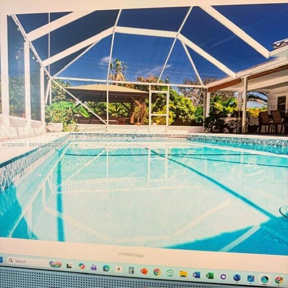 Building Photo - 1519 Bayview Dr
