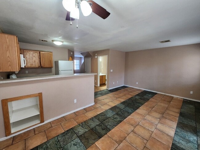 Building Photo - Beautiful 3 Bedroom & 2 1/2 Bath Condo.