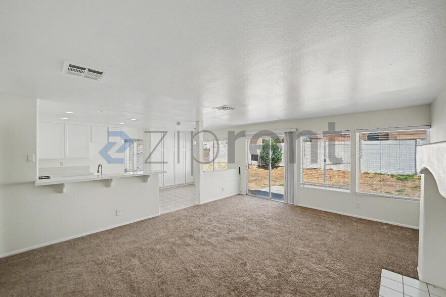 Building Photo - Unit