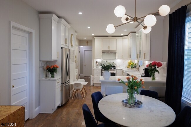 Building Photo - 33 Claremont Ave