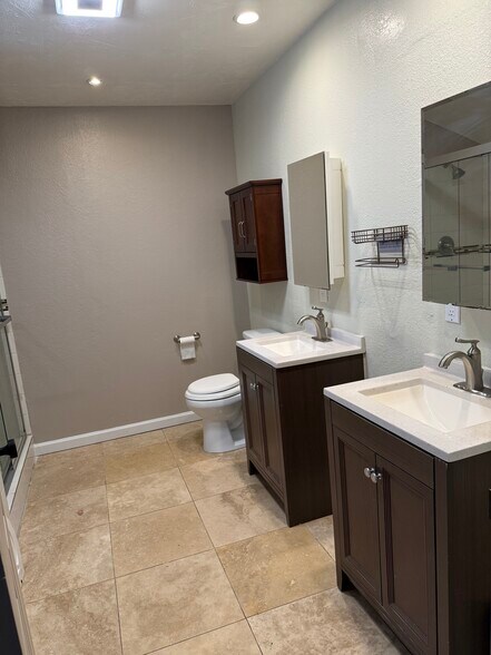 Building Photo - 13425 Standish Dr