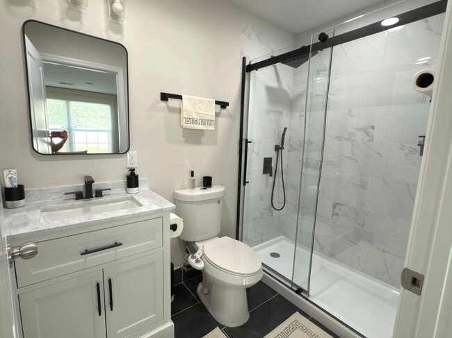 Building Photo - 1 Autumn Park Blvd