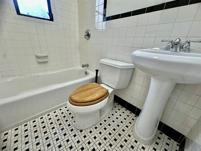 Building Photo - 3712 Anderson Rd