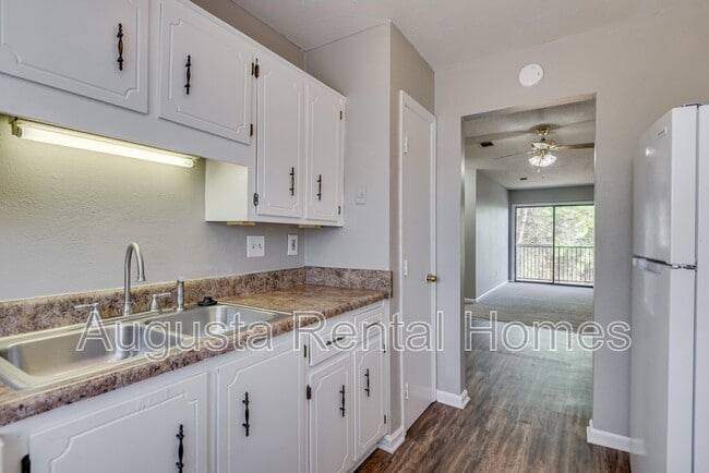 Building Photo - 2812 Thomas Ln