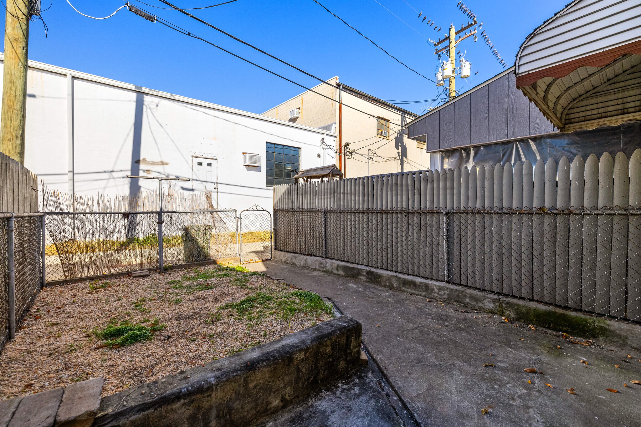 Building Photo - 450 W 23rd St