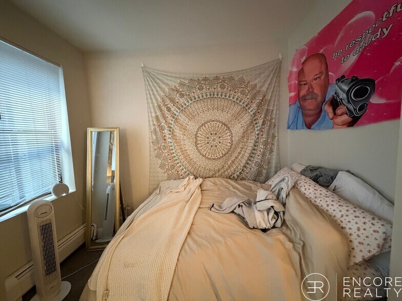 Building Photo - 8 Aberdeen St