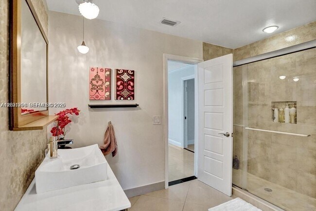 Building Photo - Northeast 214th Street, North Miami Beach, FL 33179 - 5 BR 4 BA single-family home