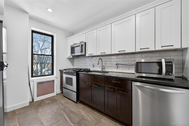 Building Photo - 170-06 Crocheron Ave