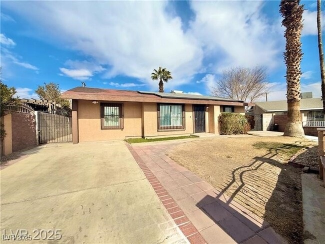 Building Photo - 3209 El Morro Ave