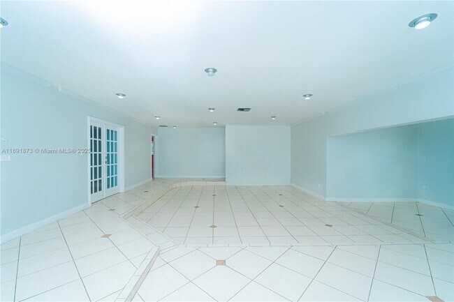 Building Photo - 430 NE 145th St