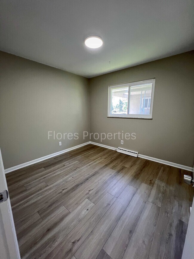 Building Photo - 1275 Geers Ave