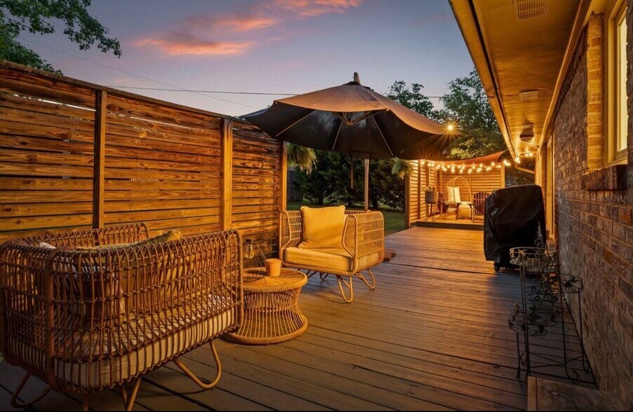 Building Photo - 1627 Fernwood Cir