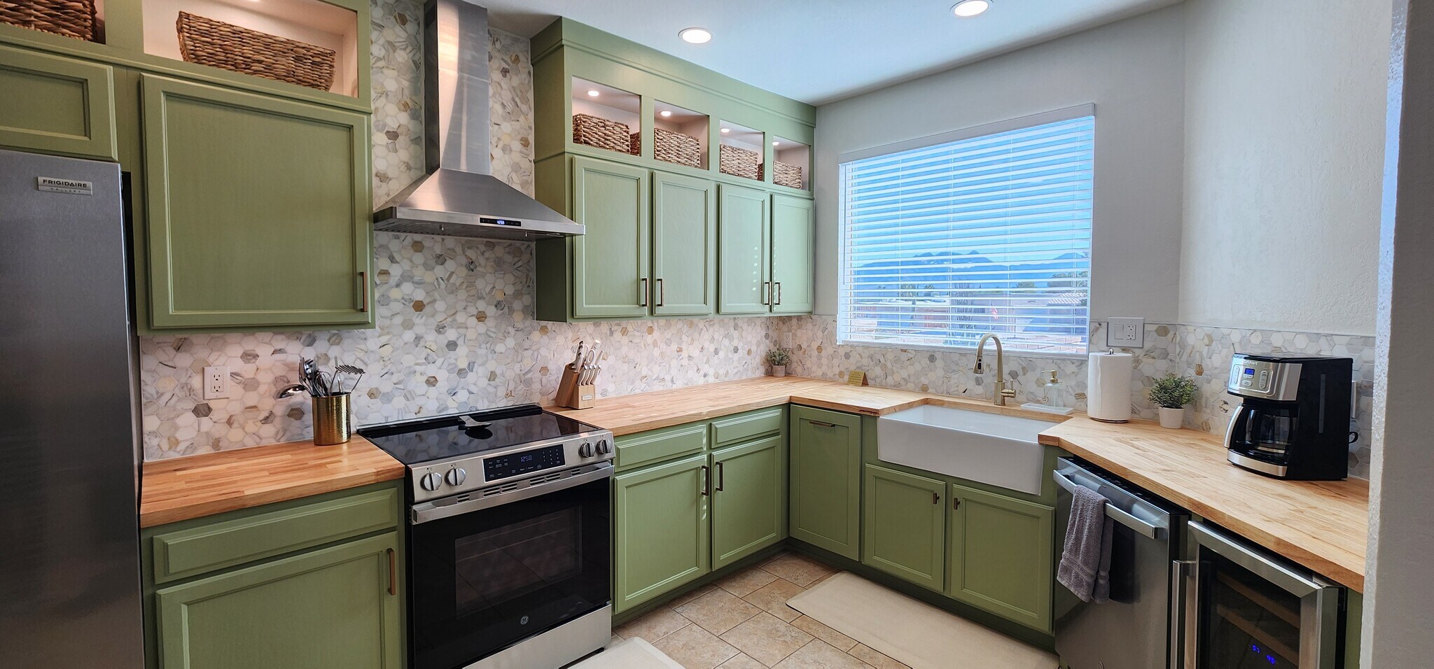 Building Photo - 432 W San Ignacio