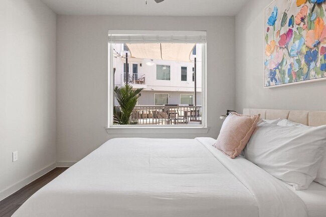 Building Photo - 5820 1/2 Cameron Road-SI FL1-ID1364166P