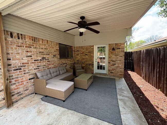 Building Photo - 4 BEDROOM IN NORTH  BOSSIER