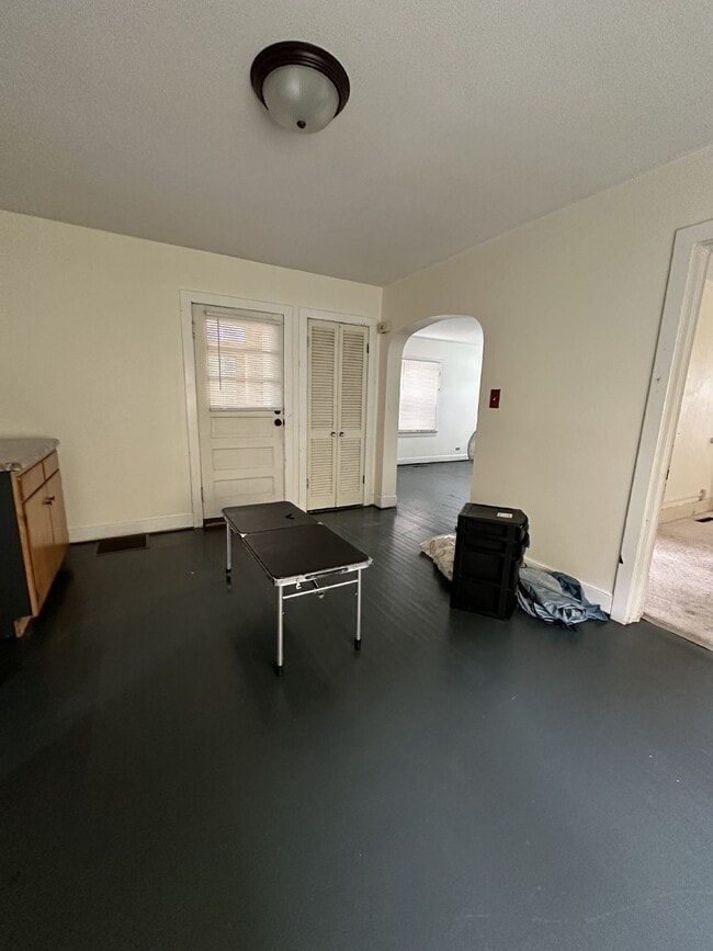 Building Photo - Exciting 4 Bed 1 Bath close to UWEC!