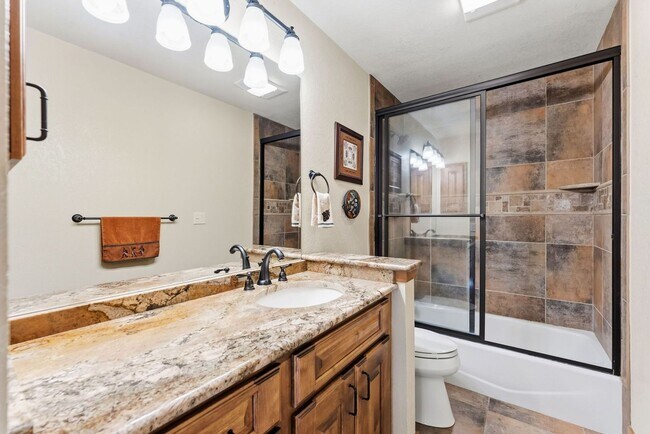 Building Photo - Breck 3-bedroom home with views! 6-12 month lease!