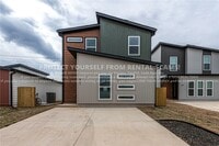 Building Photo - 621 St Charles Pl