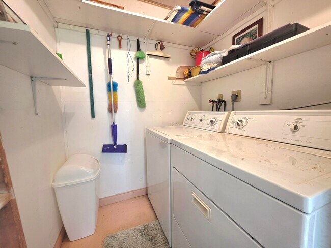 Building Photo - 719 Flanders Dr