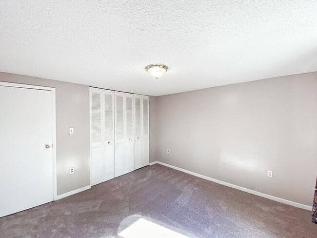 Building Photo - Beautifully Maintained 3 Bed 2 Bath Single...