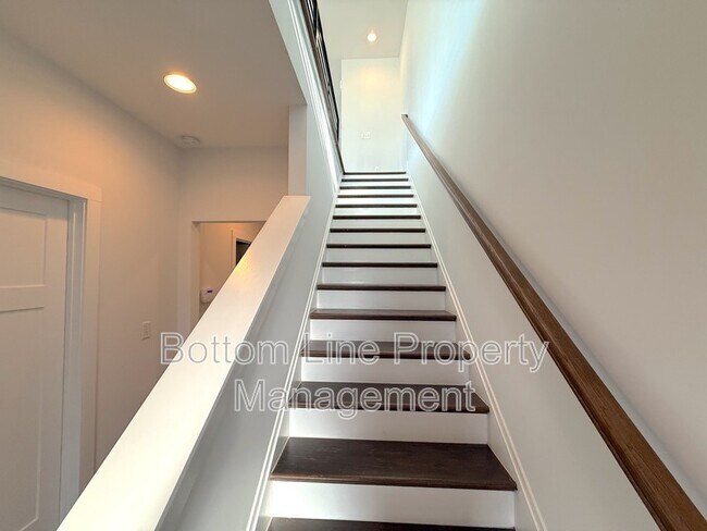 Building Photo - 118 W Poindexter Dr