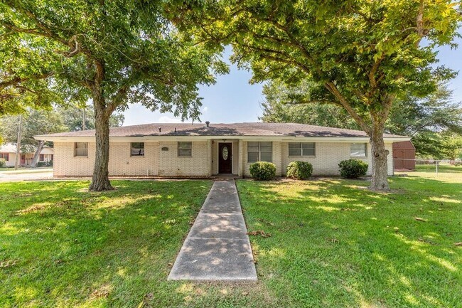 Primary Photo - 1212 Irving St