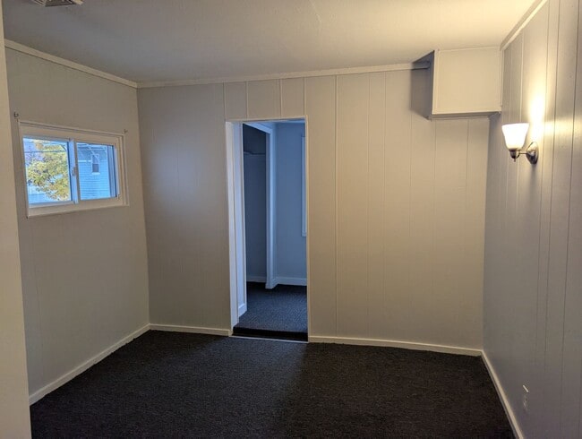 Building Photo - 225 Poplar St