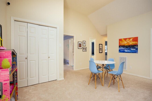 Building Photo - 8915 Wallington Dr