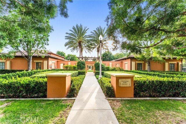 Building Photo - 64 Full Moon