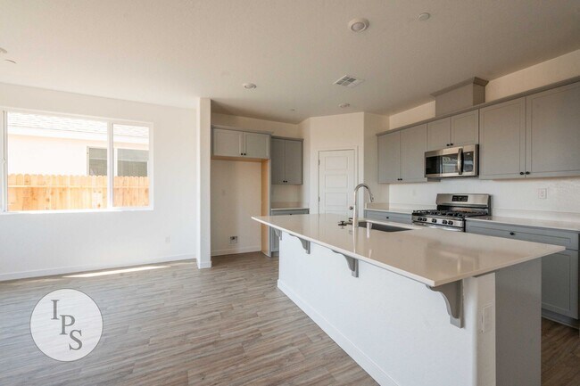 Building Photo - 2808 N Vahe Ave