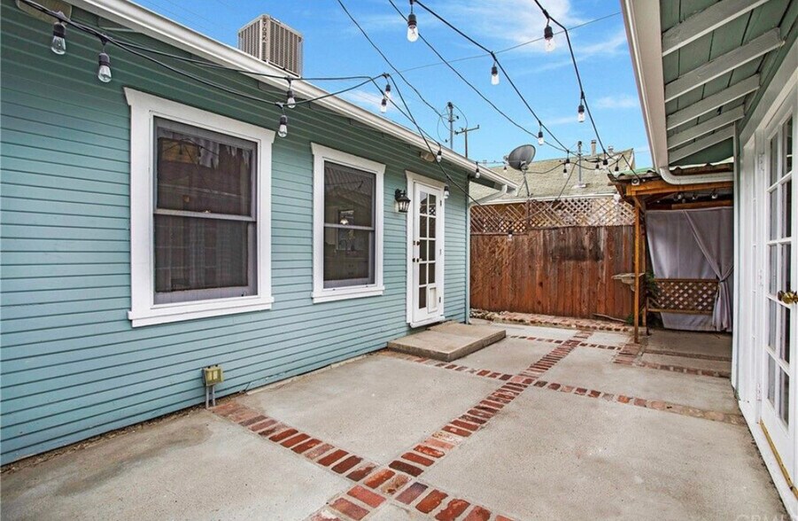 Light covered backyard - 2213 Arizona Ave