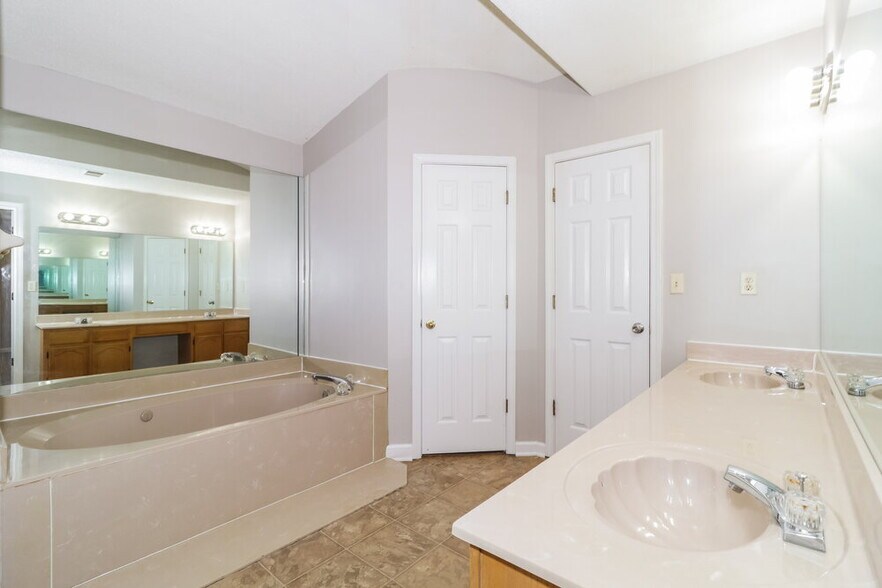 Building Photo - 7567 Dexter Grove Dr