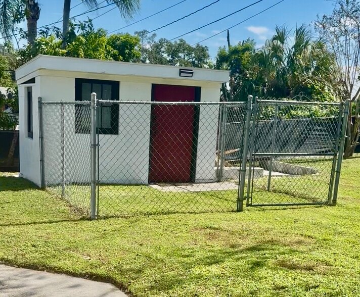 Shed - 409 Westover St