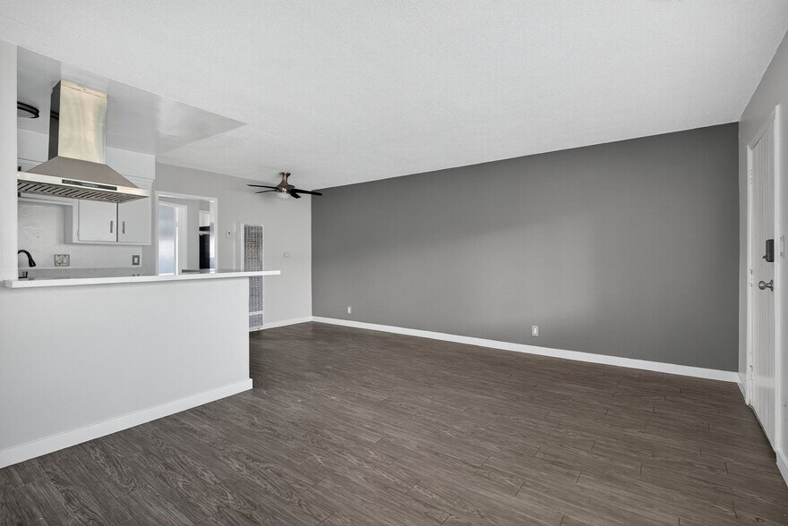 Building Photo - 1121 Daisy Ave