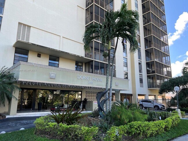 Building Photo - 2500 NE 135th St