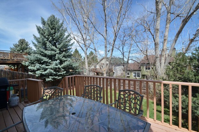 Building Photo - Fantastic 4BR, 3.5BA! Deck, FP, great yard, location!! (Regal)