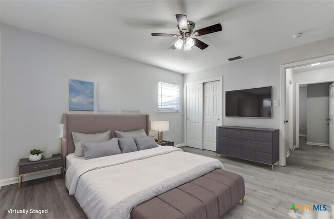 Building Photo - 743 E 13th Ave