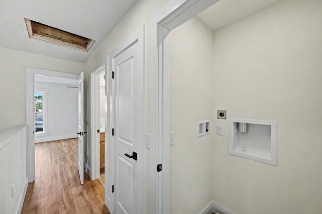Building Photo - 212 Hull Ave
