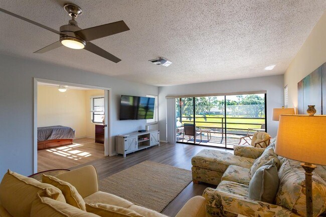 Building Photo - 5630 Golf Pointe Dr