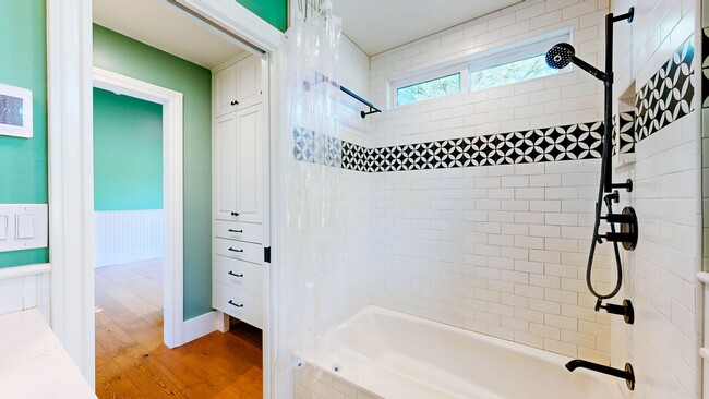 Building Photo - Country Charm Meets Vineyard Views! Two Be...