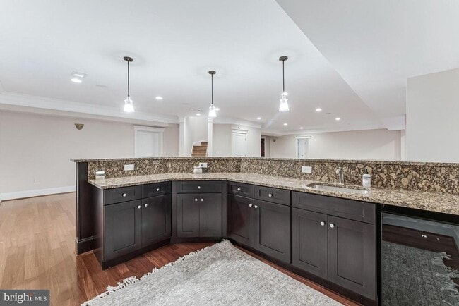 Building Photo - 829 Golden Arrow St