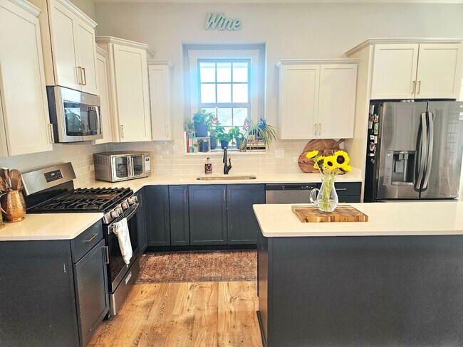 Building Photo - Beautiful 4-bedroom, 2.5- bath home with bonus room, Hedgefield subdivision Prattville, AL.