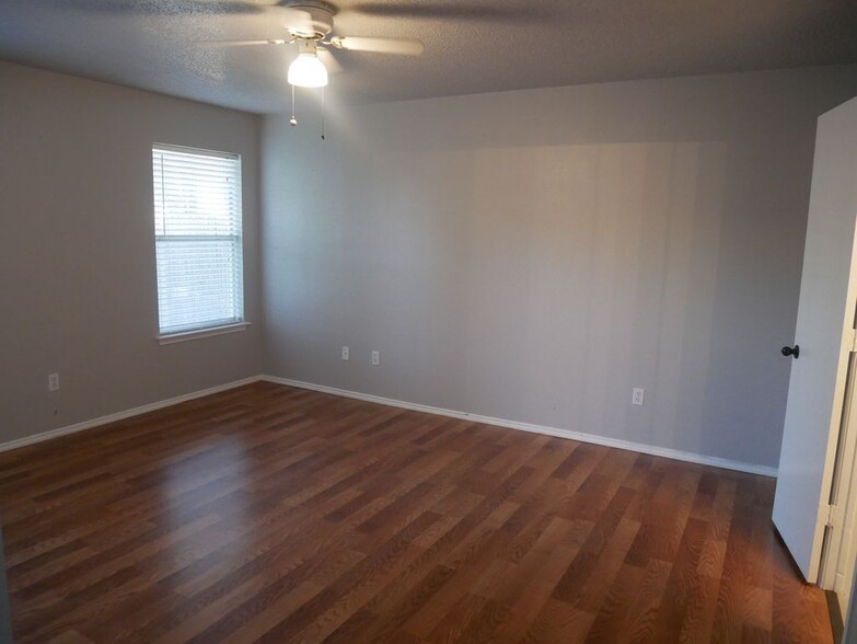 Master Bedroom - 5905 James River Dr