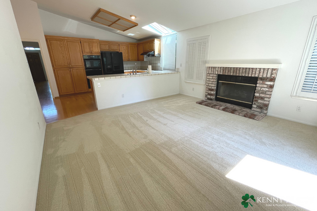 Building Photo - Stunning 3 Bedroom, 2 Bathroom Home in San Carlos