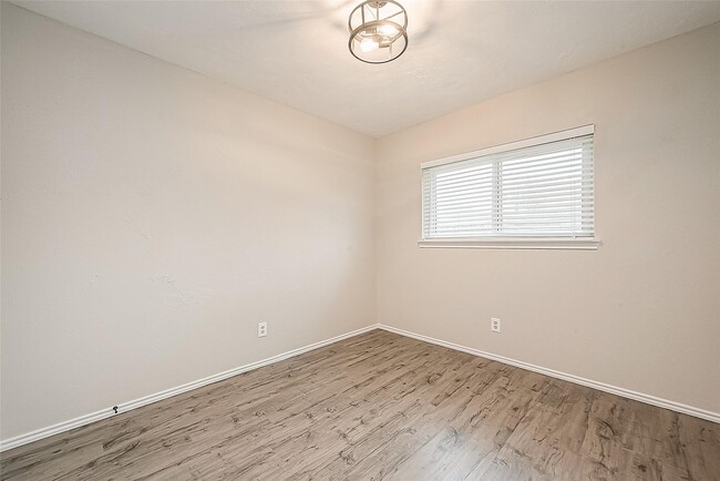 Building Photo - 9247 Autumnsong Dr