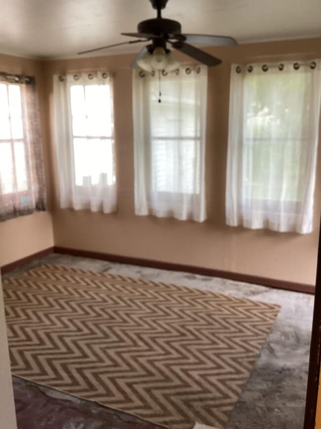 Building Photo - Roomy Updated Home in Established Neighbor...