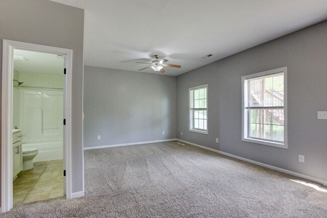 Building Photo - Sweet Splitlevel with Awesome Basement Area