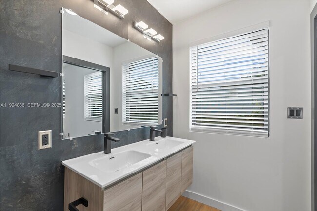 Building Photo - 220 NW 134th St