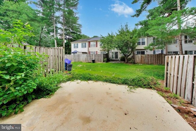 Building Photo - 10075 Maple Leaf Dr