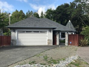 Building Photo - ** Move in Special! $500 off 1st Month's Rent!!** Single level 3 bedroom 2 bathroom Rincon Valley...